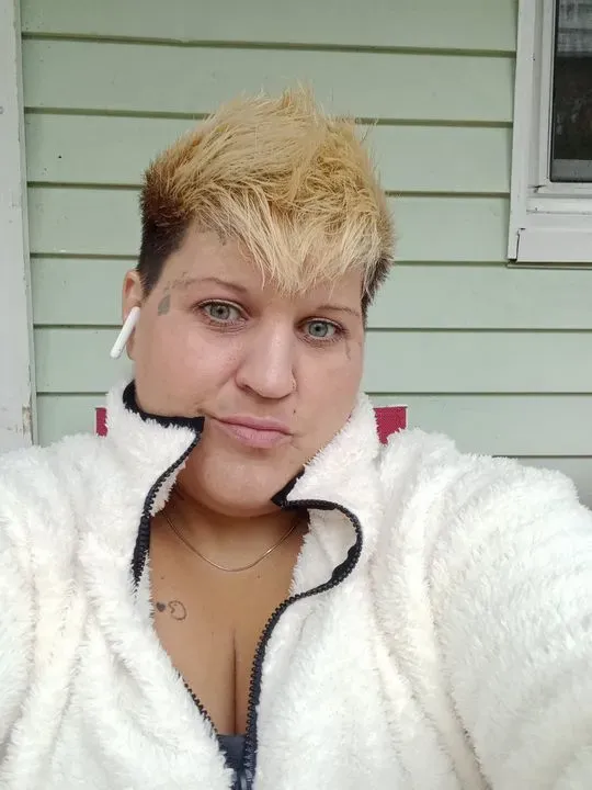 https://cdn.salonspotlight.com/photos/XF5UU9hDWWSloz4FTSg1/121b4287-ef04-4573-b958-0da291ca756e_720x720