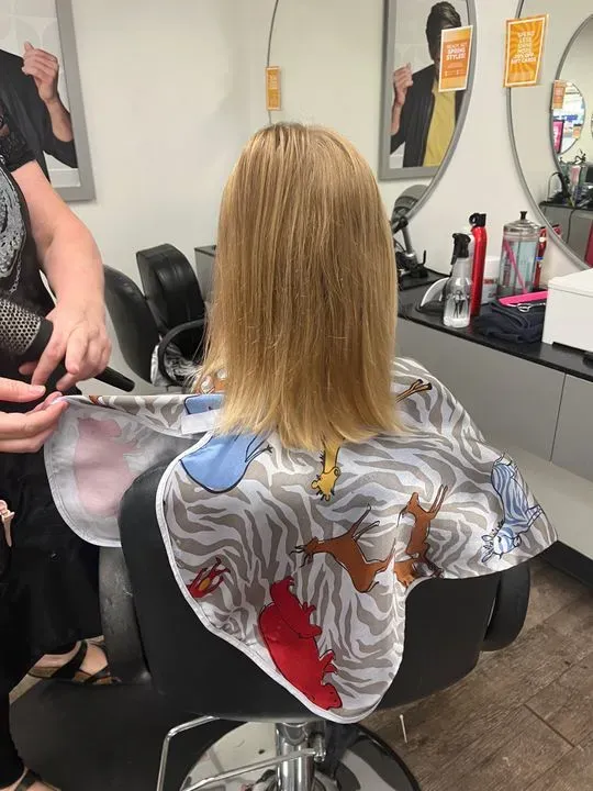 https://cdn.salonspotlight.com/photos/XF5UU9hDWWSloz4FTSg1/1af0d63c-c902-47d5-9604-7dca7b8ff8e8_720x720