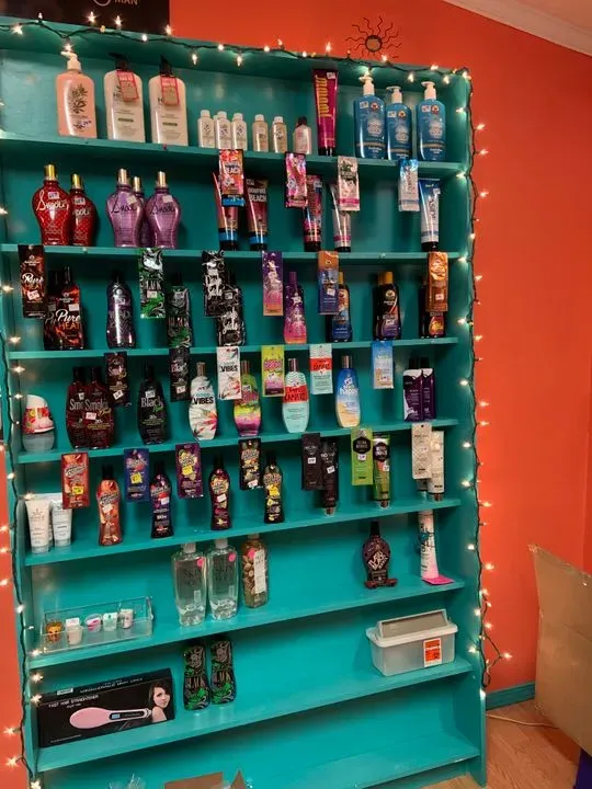 https://cdn.salonspotlight.com/photos/XGV9MIxov4e5hhiRT0x1/ffaa83dd-4cc5-4882-8e44-f79b87b1e4ef_720x720