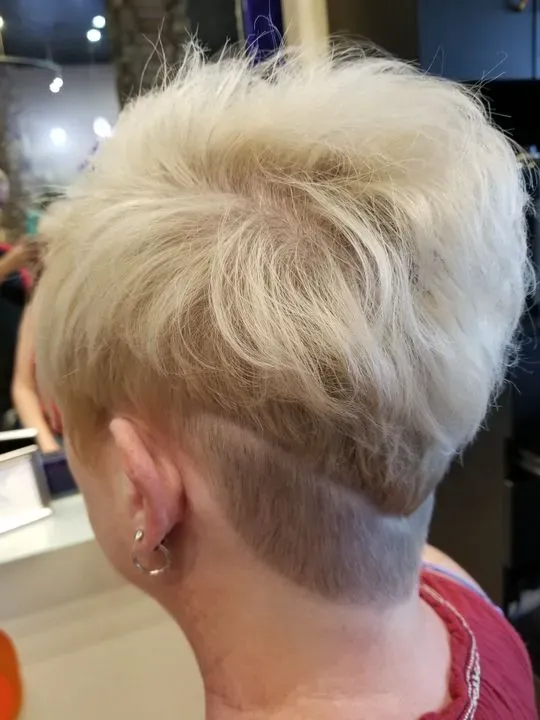 https://cdn.salonspotlight.com/photos/XIc2hoglQLm5m15YDWuR/7545c57c-349e-409b-871b-c3ca63531b98_720x720
