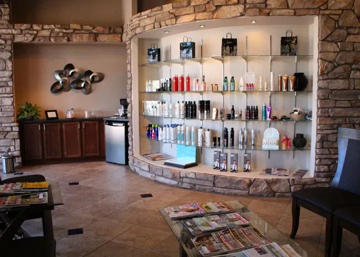 https://cdn.salonspotlight.com/photos/XIc2hoglQLm5m15YDWuR/b9e17138-10ef-464b-94c3-f1fc6de159b9_720x720