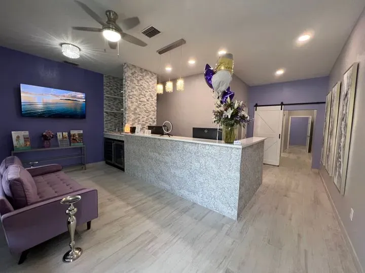 https://cdn.salonspotlight.com/photos/XIhtsRwuW91QXl1hhe8h/91508779-a86e-4c26-a7ad-e640354636f6_720x720