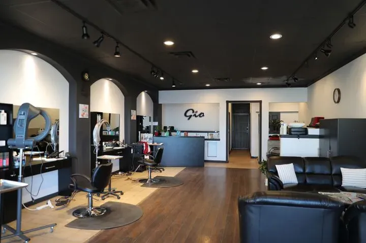 https://cdn.salonspotlight.com/photos/XJcRd578efXB9WnJLAQ9/9dbbc52a-c60f-4a72-a5df-813012f026c1_720x720