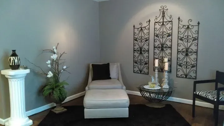 https://cdn.salonspotlight.com/photos/XLqchl1dK6VYoJ4sxeGe/6031efce-b279-41ff-a683-f567c24c61a8_720x720