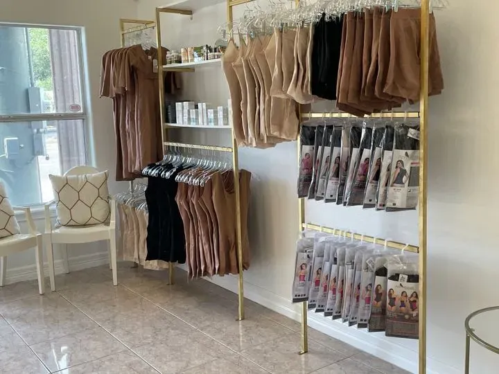 https://cdn.salonspotlight.com/photos/XLvOcgOsTn8g17ymTJj4/45db753b-c512-4e65-aa0e-09f2d9cc49e4_720x720