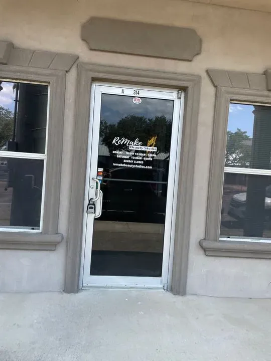 https://cdn.salonspotlight.com/photos/XLvOcgOsTn8g17ymTJj4/a3c7c1bc-5727-4fa0-8f36-53796e7f4185_720x720