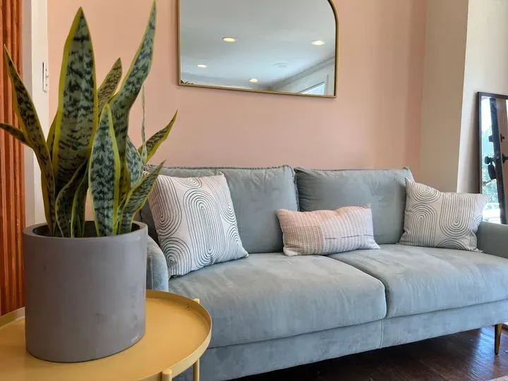 https://cdn.salonspotlight.com/photos/XMxe5x3vUw6kO9XpkvqO/d342362b-8d70-489c-9723-d8342611af3e_720x720