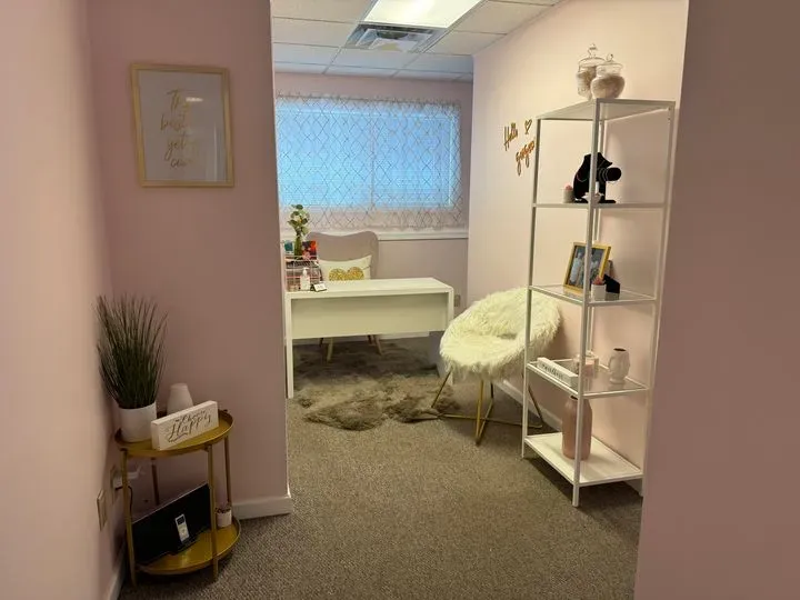 https://cdn.salonspotlight.com/photos/XNzElA4Be0ICqli2fOdU/13091952-07c4-4450-aedf-5cea511da5a1_720x720