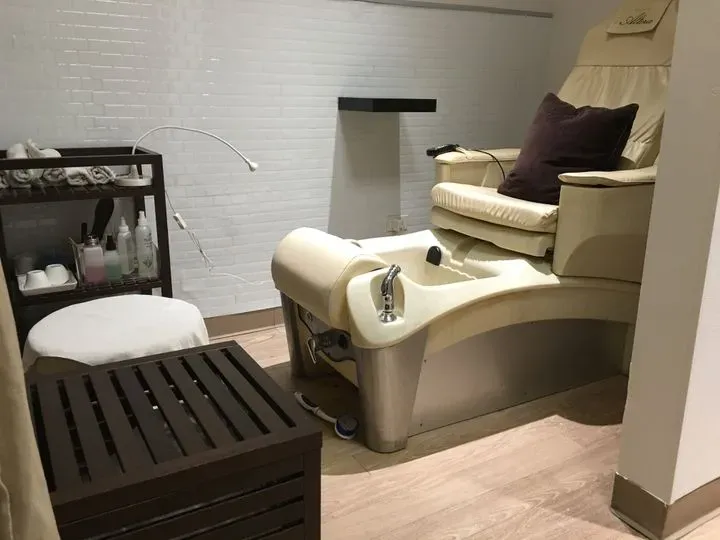 https://cdn.salonspotlight.com/photos/XPAVpocNsPVXk5Xr82YM/c5cdef59-422f-4047-8d34-1c9e34f017a3_720x720