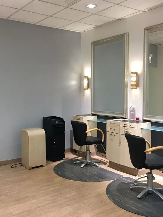 https://cdn.salonspotlight.com/photos/XPAVpocNsPVXk5Xr82YM/f04b9e32-0bdb-43d3-b232-cf635fe12ad0_720x720
