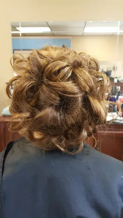 https://cdn.salonspotlight.com/photos/XQeRdkziugKKFwOErH3p/d90d9727-3842-4b53-9054-bb8e1d172afb_720x720