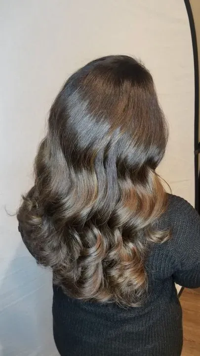 https://cdn.salonspotlight.com/photos/XQykealQJ8OjEQo0AbdD/64db9621-895f-42e5-abc6-5cbd0be92382_720x720