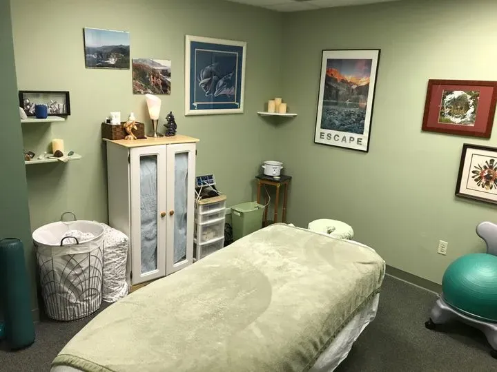 https://cdn.salonspotlight.com/photos/XRCjj2dGDR5omKl1mtNg/19585ff4-1777-4e03-ba83-fa1d77bc1d6b_720x720