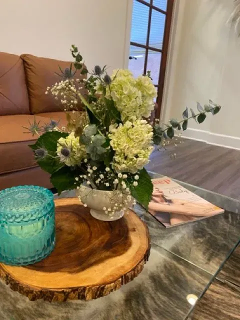 https://cdn.salonspotlight.com/photos/XRNEf4EeBv1YGcG78Qg9/05d0c539-d43e-497d-8267-54aa1591f70b_720x720