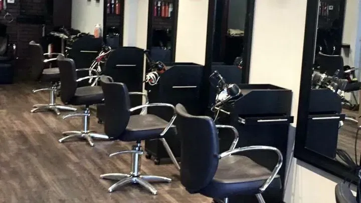 https://cdn.salonspotlight.com/photos/XSoGPz7AfCxwG6KBMavD/6bccb29d-8f5a-472a-98e5-1141ea33dd34_720x720