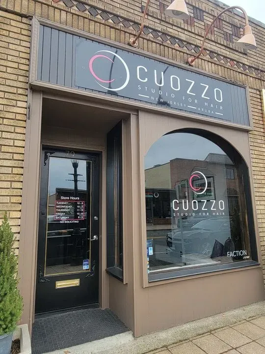 https://cdn.salonspotlight.com/photos/XSoGPz7AfCxwG6KBMavD/f0826422-3115-4535-80cb-a8d0ab01303c_720x720