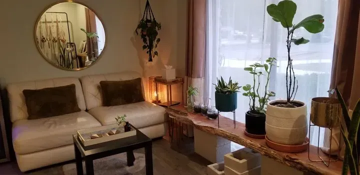 https://cdn.salonspotlight.com/photos/XUA5eSVlT4AxDQGz67xz/ca70b4f8-65de-4307-a0b9-fda2025b5291_720x720
