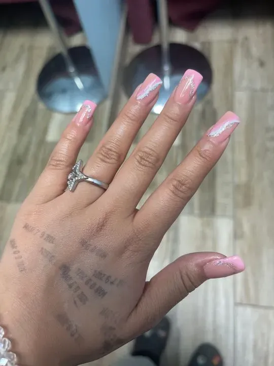 https://cdn.salonspotlight.com/photos/XUW0TILZCOJ8DObGr1gk/f21b1974-05ab-4b89-b06b-21903ba15522_720x720