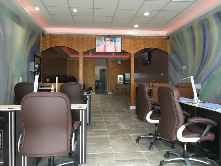 https://cdn.salonspotlight.com/photos/XUum51x2tmy8VLFrJpLN/2073ba1d-454a-4b8e-97a8-2d96f6afaaed_720x720