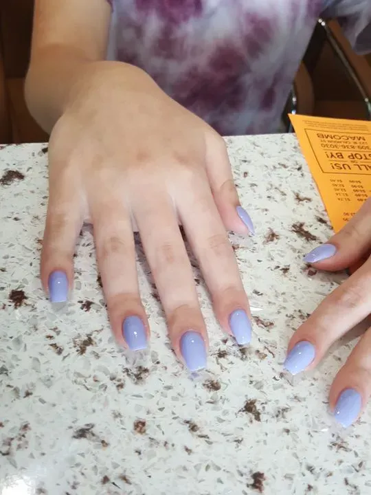 https://cdn.salonspotlight.com/photos/XUum51x2tmy8VLFrJpLN/6deca836-4752-4235-8f81-596dd264612c_720x720