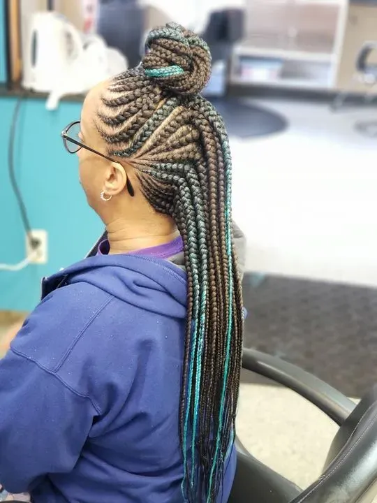 https://cdn.salonspotlight.com/photos/XUyH6i6xk9RHJZKANjvU/38cdbd8d-b7d0-4a91-ac83-521696a8a3e0_720x720