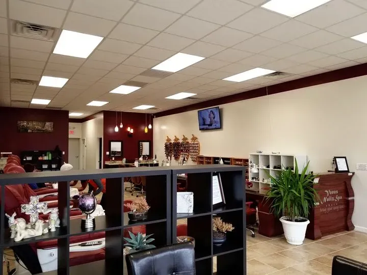 https://cdn.salonspotlight.com/photos/XW88Om4CnCxhCGOotQbg/b02ed0f8-f275-45a2-977f-e7c67c004438_720x720
