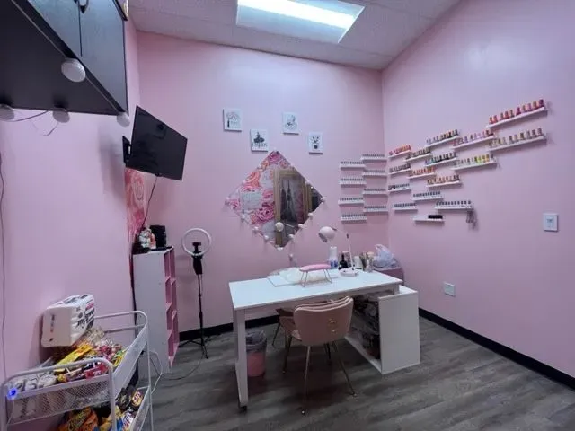 https://cdn.salonspotlight.com/photos/XWxaoDMWDZ2Os7mDXYkY/99a1f240-49be-4631-8698-a735da35c6af_720x720