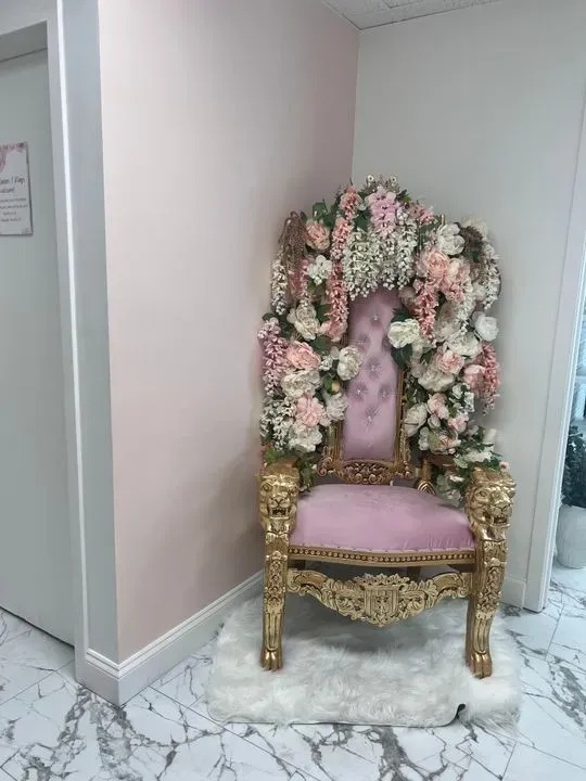 https://cdn.salonspotlight.com/photos/XYJngMf0VFDTMgrgwoAC/f19cc34b-7761-4cf2-9e93-67daf8ebaf50_720x720