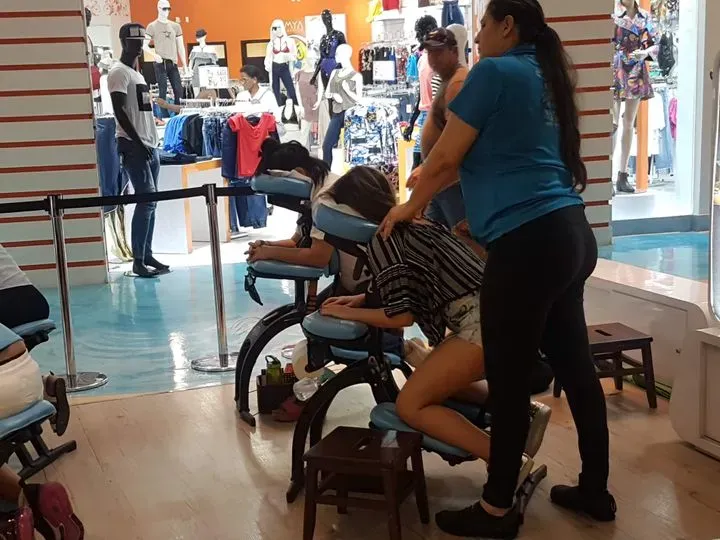https://cdn.salonspotlight.com/photos/XZZh3lgoXyjWU47g5AGc/de27c410-32e4-43fd-a7cb-a58de5ff89cd_720x720