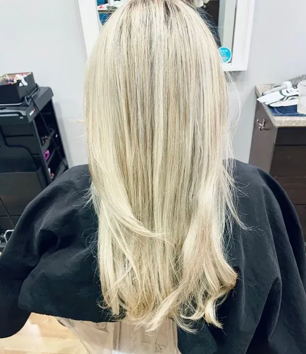 https://cdn.salonspotlight.com/photos/Xai0mqIv0IdMfMgGOkrF/de683e55-1b04-49b1-8210-0855c2969129_720x720