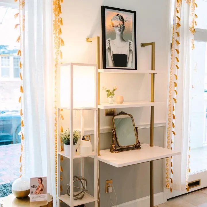 https://cdn.salonspotlight.com/photos/XazmynQJUgLdgLhg3VmJ/2785d0eb-8751-479f-a6af-23feeb9d7254_720x720
