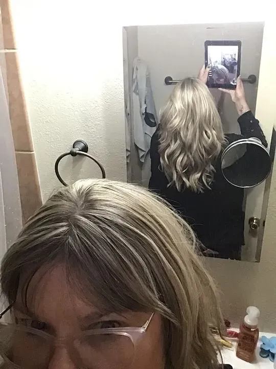 https://cdn.salonspotlight.com/photos/XfPMWbls4d76IlI26sYY/087d3a24-e4da-427e-bd28-e4969b0211fc_720x720