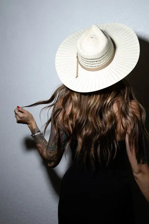 https://cdn.salonspotlight.com/photos/XfPMWbls4d76IlI26sYY/367a41c9-28fd-4450-b168-f043e3407f6f_720x720