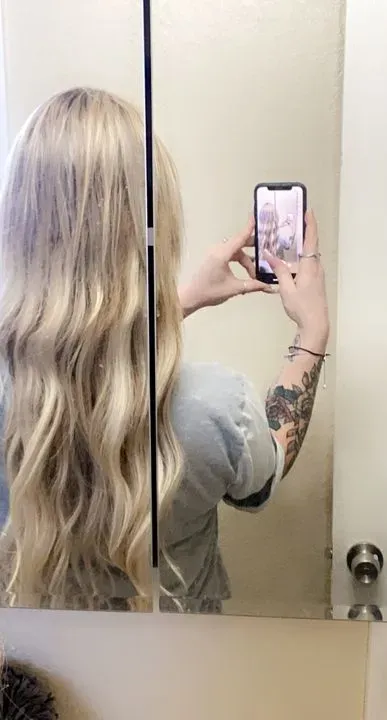 https://cdn.salonspotlight.com/photos/XfPMWbls4d76IlI26sYY/7f6c0e8f-447c-45b0-950e-491f1b950938_720x720