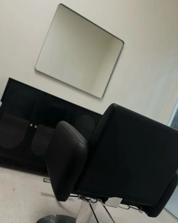 https://cdn.salonspotlight.com/photos/XfPMWbls4d76IlI26sYY/c7545b7e-b682-4a1a-a6de-7c5b39d934cd_720x720
