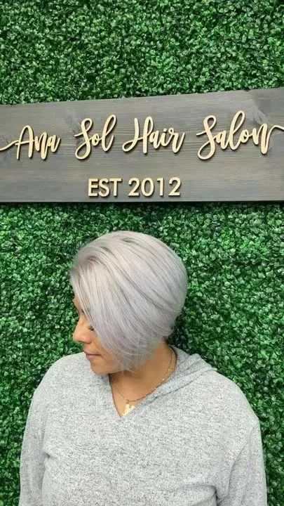 https://cdn.salonspotlight.com/photos/XgFHLpkeOhI76xEWBTHE/28b74341-f95c-4093-878f-7afb6d5c29ba_720x720