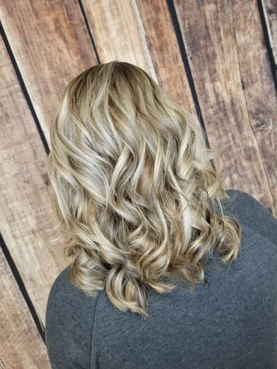 https://cdn.salonspotlight.com/photos/XjLdpidJ6iC3VCr6nT5L/db83eb7e-10c9-41f6-82b0-062358d379d7_720x720