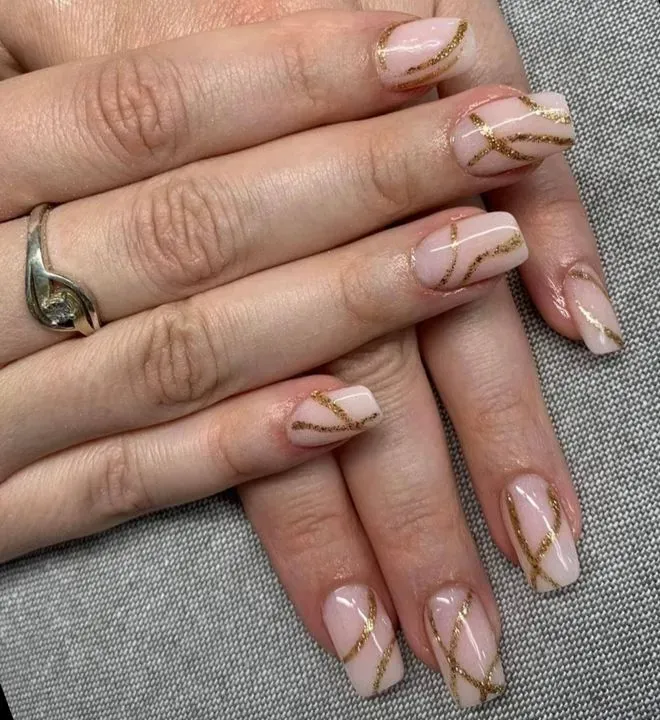 https://cdn.salonspotlight.com/photos/XjN4toDzyEV9Jzx5Ti88/8622c4bd-591f-45e2-b621-81e5611545c9_720x720