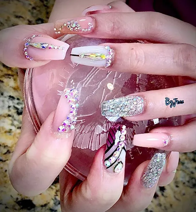 https://cdn.salonspotlight.com/photos/XjN4toDzyEV9Jzx5Ti88/8fe07bb9-51ad-4a07-a201-79f30305aa04_720x720