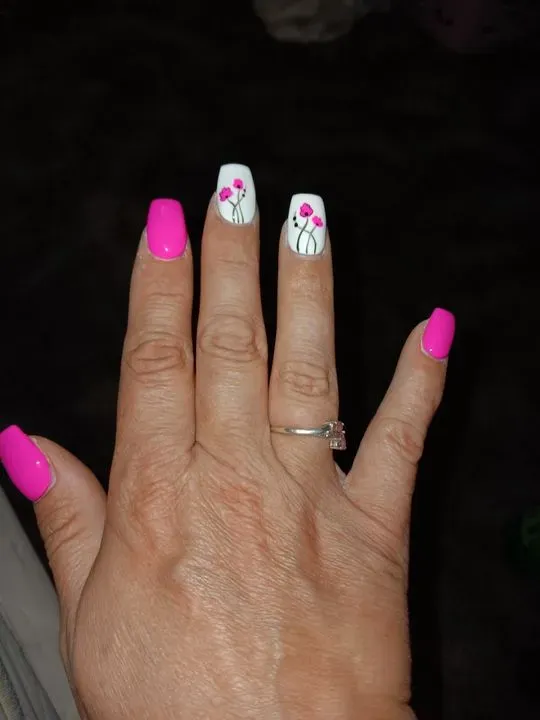 https://cdn.salonspotlight.com/photos/Xjl0pDXKGsSFGcwe6O56/13186435-5b7e-43fb-8411-b816cf6c2a3c_720x720