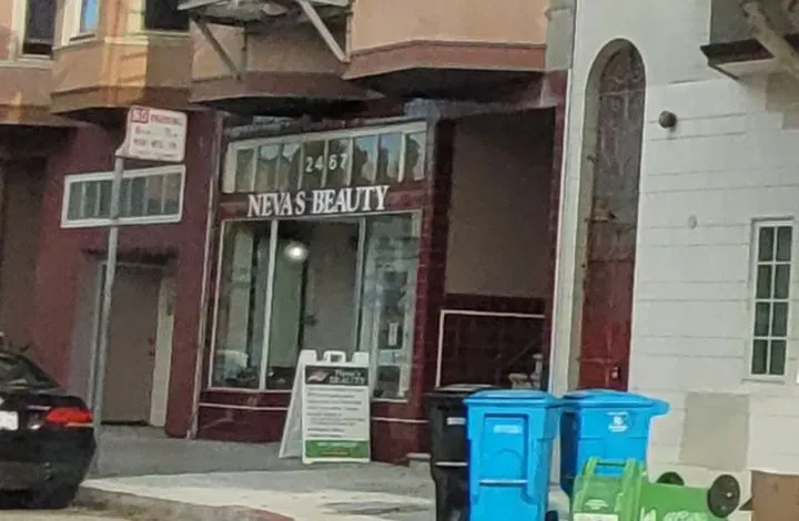 https://cdn.salonspotlight.com/photos/XmMLJ5kO7lfS7sxCFJcb/d3f916f9-d794-4cb0-8f11-aa5cdd4adc82_720x720