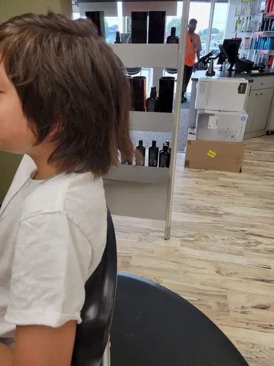 https://cdn.salonspotlight.com/photos/XnULOoU90l9nDEfZc1MJ/a9bb2e44-3bf1-40e7-b6c9-d6d64baac47b_720x720