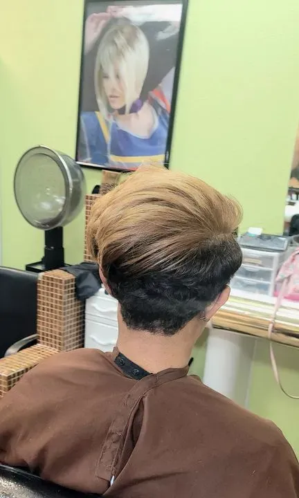 https://cdn.salonspotlight.com/photos/XodC0Ce3CwiKn7b0w7EG/b8652ae8-7564-43a8-b766-12d0b428f3ff_720x720