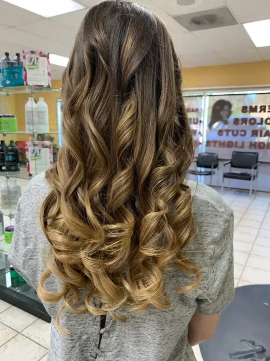 https://cdn.salonspotlight.com/photos/XpETnWnO62QB6qKuAZKR/82a30b4f-3de4-472f-ba8e-798c2c39197e_720x720