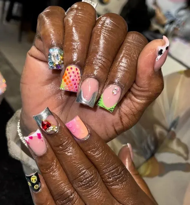 https://cdn.salonspotlight.com/photos/XplC5W25VgBLuvBQW4pq/53ace329-375f-4d49-a71a-eed856534231_720x720