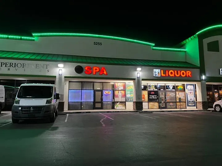 https://cdn.salonspotlight.com/photos/XqEYQPkW9ePh1Pt4pOFC/44469e32-1749-4b95-badd-e65673427be1_720x720