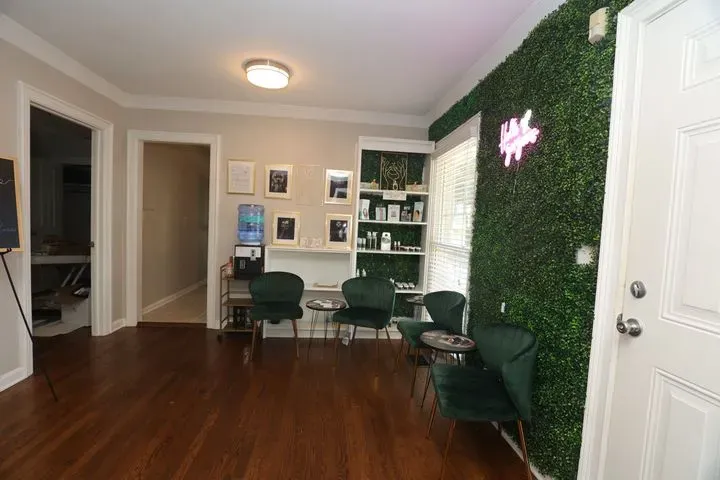 https://cdn.salonspotlight.com/photos/XqVB7uAKhwpgkFWcq1H3/9ce1a34d-47ab-48bb-9ab4-7569f138ed8b_720x720