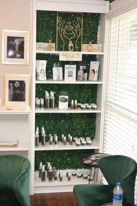 https://cdn.salonspotlight.com/photos/XqVB7uAKhwpgkFWcq1H3/bfc6602b-0b20-4cfb-bc01-054599db1524_720x720