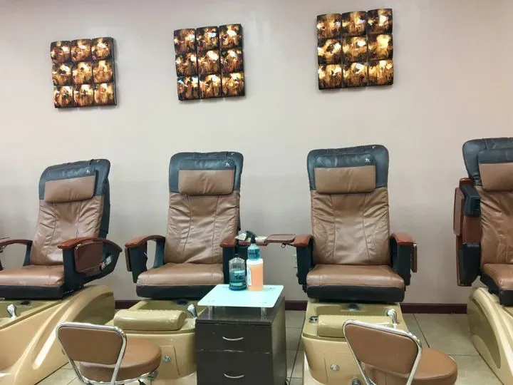 https://cdn.salonspotlight.com/photos/XsWEywLOt0N6aEONJDSL/0ee53da7-0d52-4f71-9005-e6ba32d1afa7_720x720