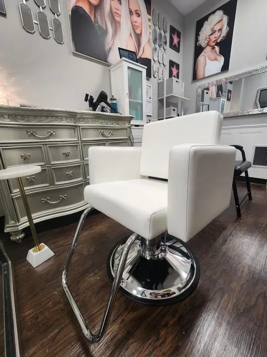 https://cdn.salonspotlight.com/photos/XuiGav8yNgkrSOeODt8M/438a6b84-4d76-45a2-a8bf-1577d59dc4c5_720x720